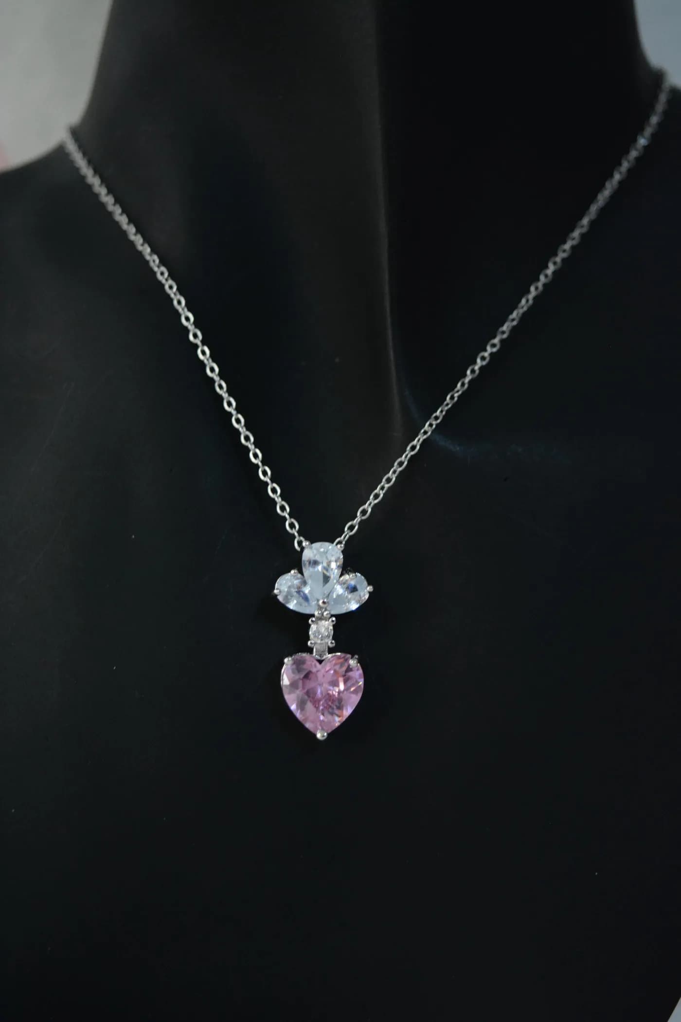 Pembe Kalp Kristal ve Zirkon Çiçekli Paslanmaz Çelik Kolye