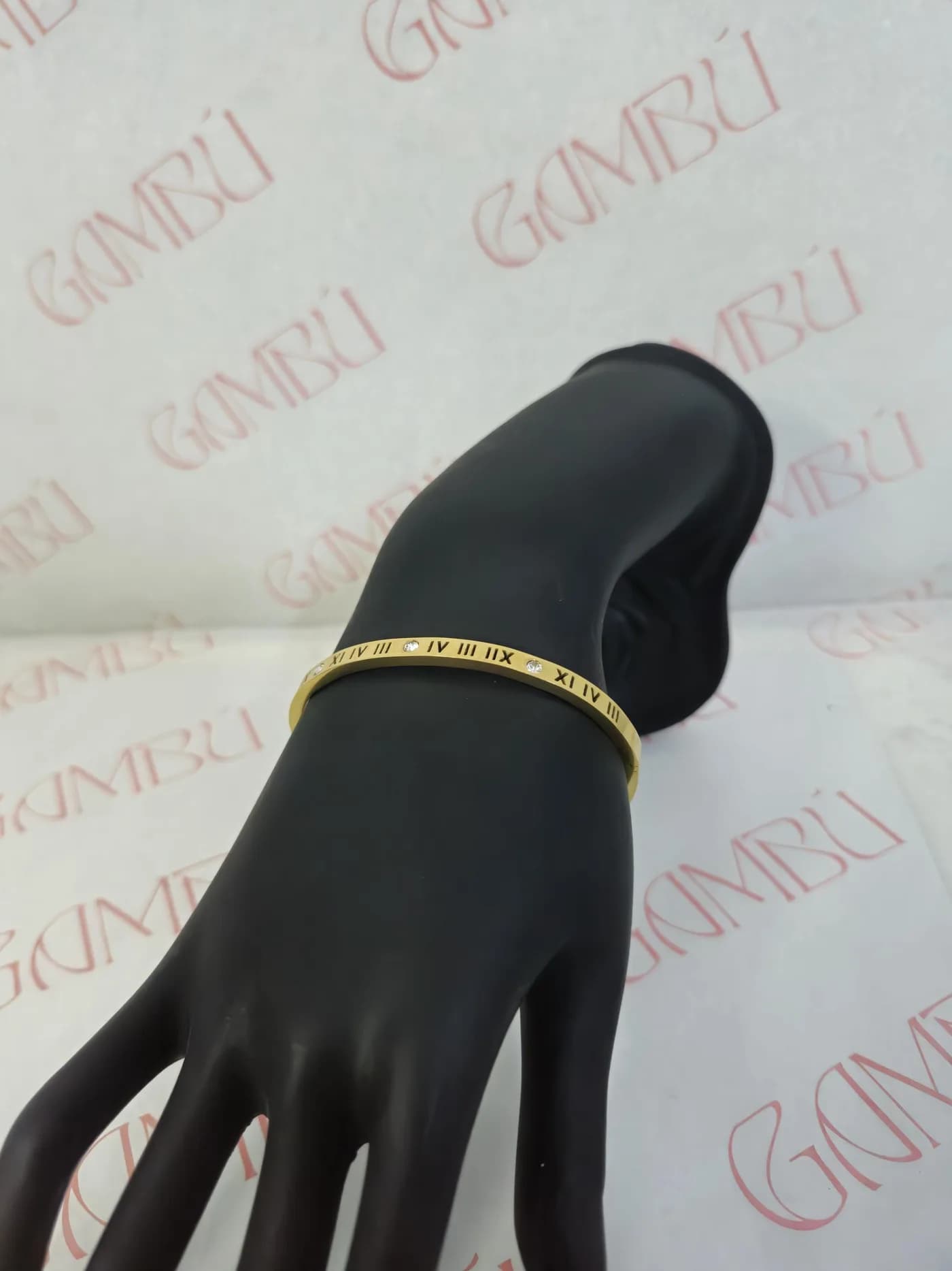 Romen Rakamlı Zirkon Taşlı Altın Renk Çelik Bilezik