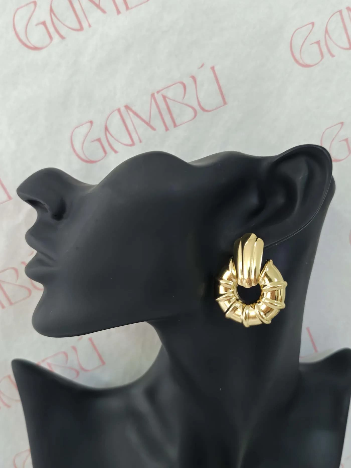 Art Deco Yelpaze Tasarımlı Altın Renk Çivili Küpe