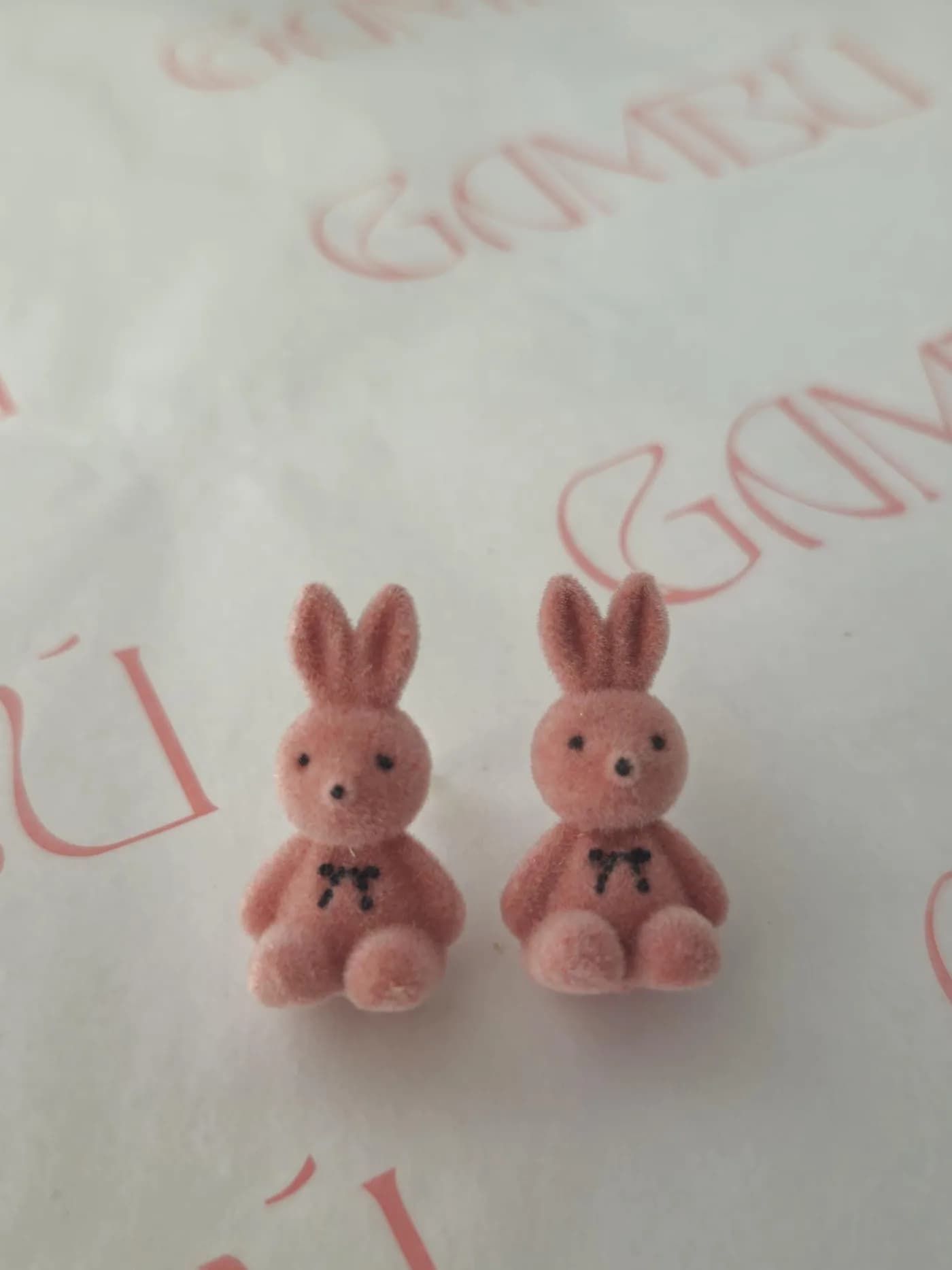 Pembe Kadife Dokulu Tavşan Tasarımlı Paslanmaz Çelik Küpe