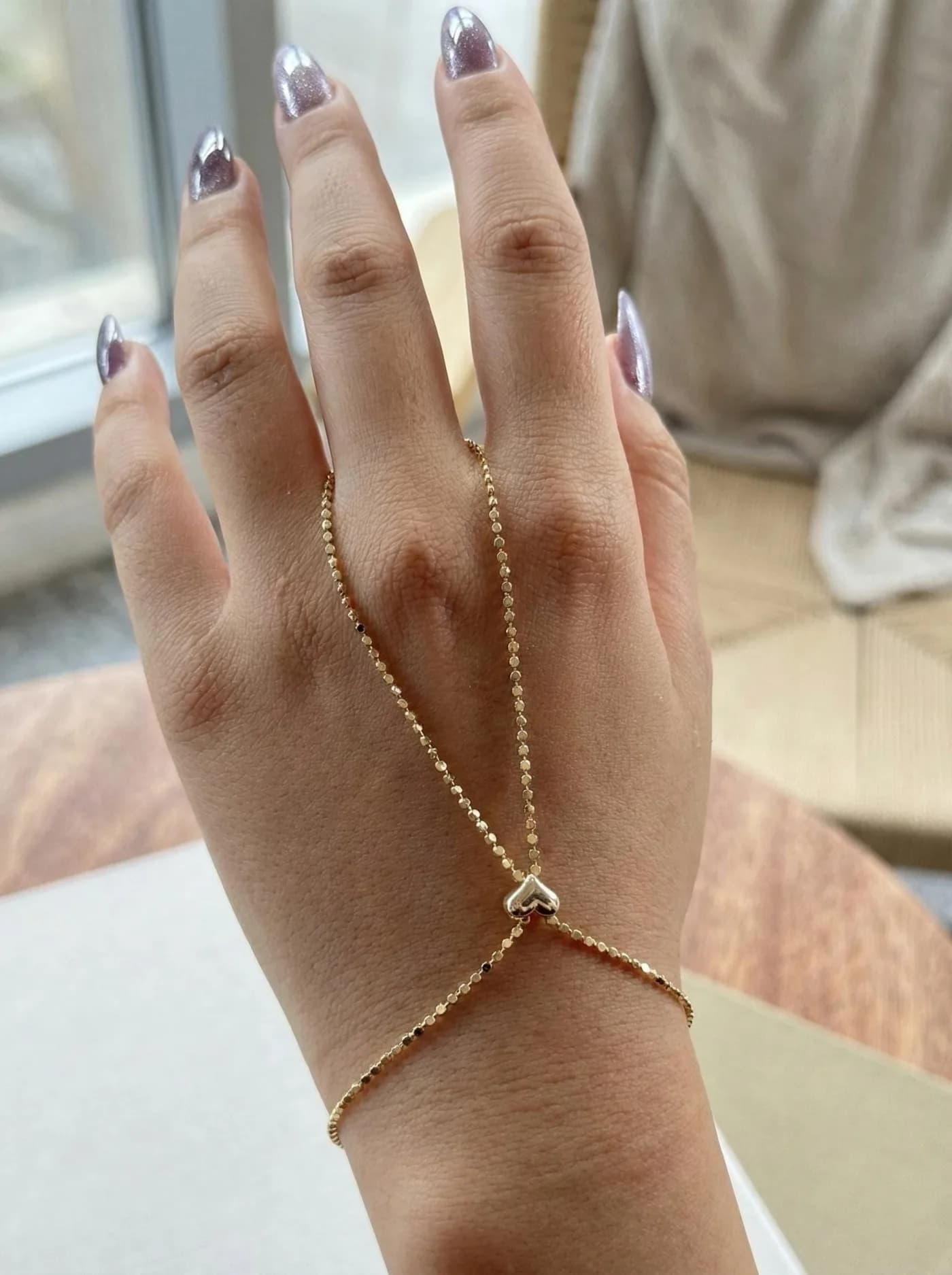Altın Renk Kalp Figürlü Minimalist Şahmeran El Zinciri